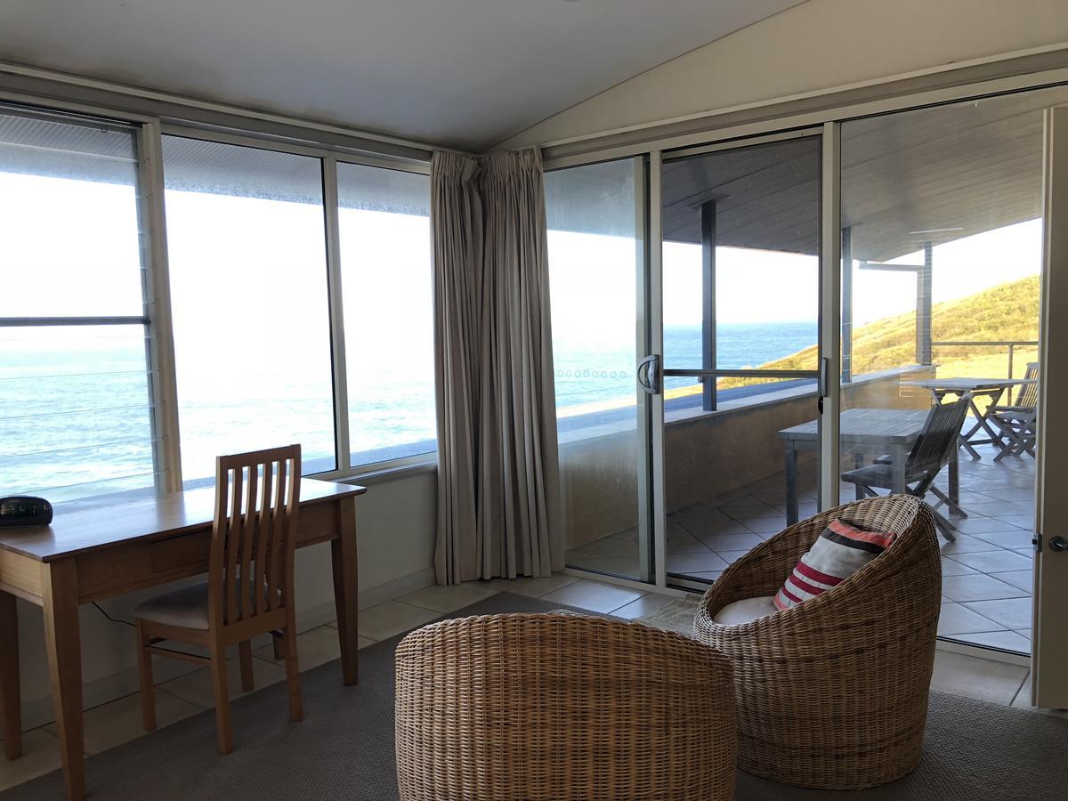 Oceanscape Luxury Beachfront Villas Scotts Head Szoba fotó